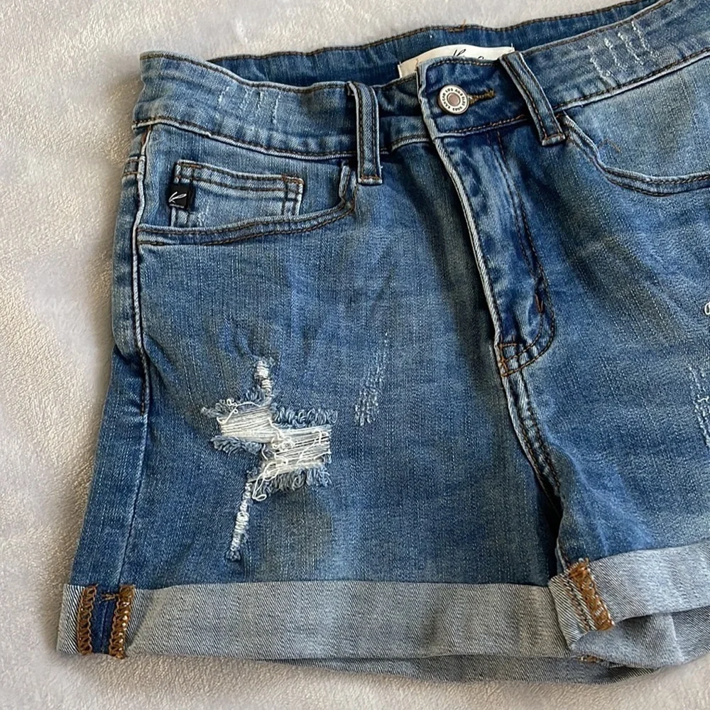 Kancan mid rise medium wash distressed five pocket size 5 size 26 jean shorts
